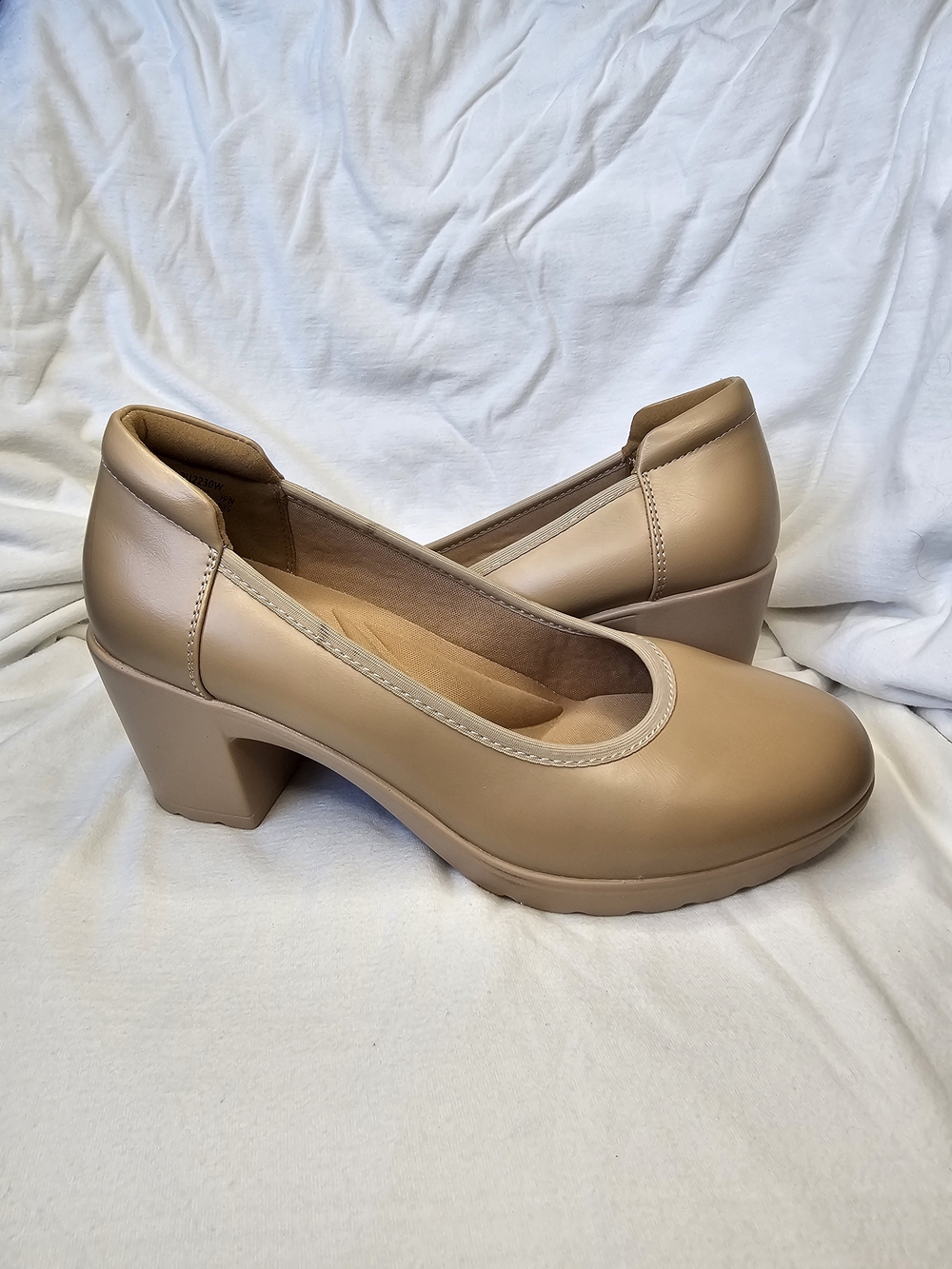 DREAM PAIRS Ascenelle Wide Round Toe Arch Support Chunky Low Block Heel Pumps